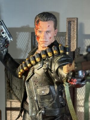 Hot Toys DX46 Terminator 2: Judgment Day
T-800 (Battle Damaged Version 2.0)
1/6th scale Collectible Figure