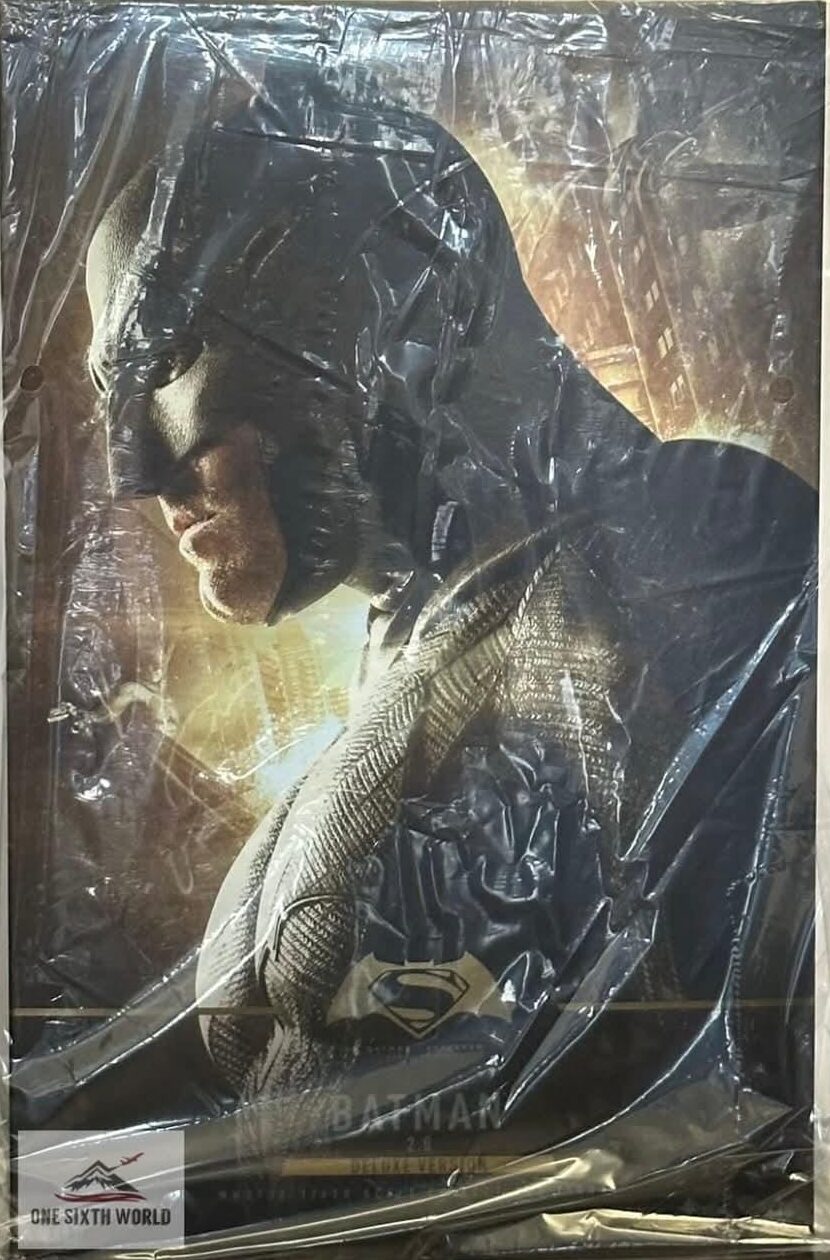 Hot Toys MMS732 Batman v Superman: Dawn of Justice
Batman (2.0)
1/6th Scale Collectible Figure (Deluxe Version)