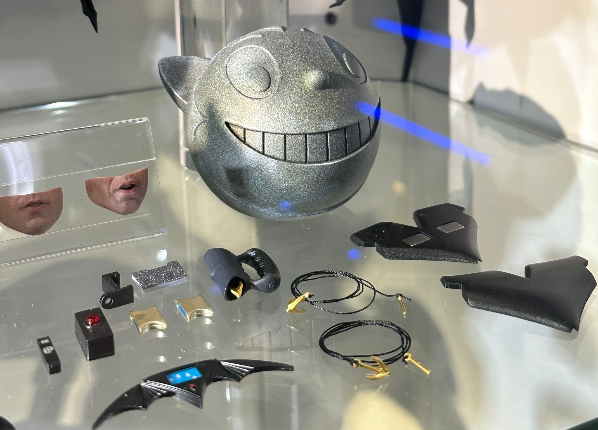 Hot Toys MMS770 Batman Returns
Batman (Deluxe Version)
1/6th scale Collectible Figure - Image 7