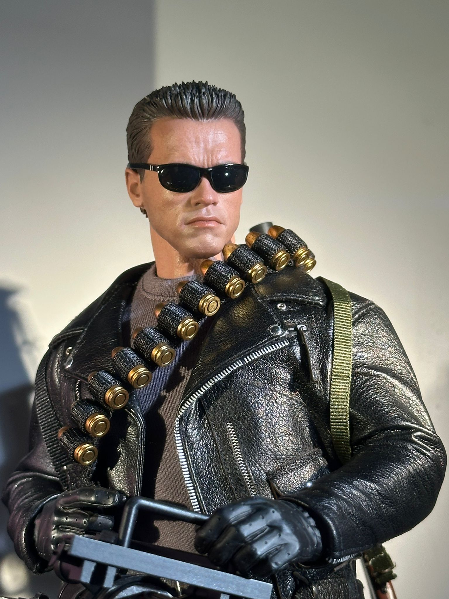 Hot Toys MMS795 Terminator 2: Judgment Day
T-800 (2.0)
1/6th scale Collectible Figure - Image 3