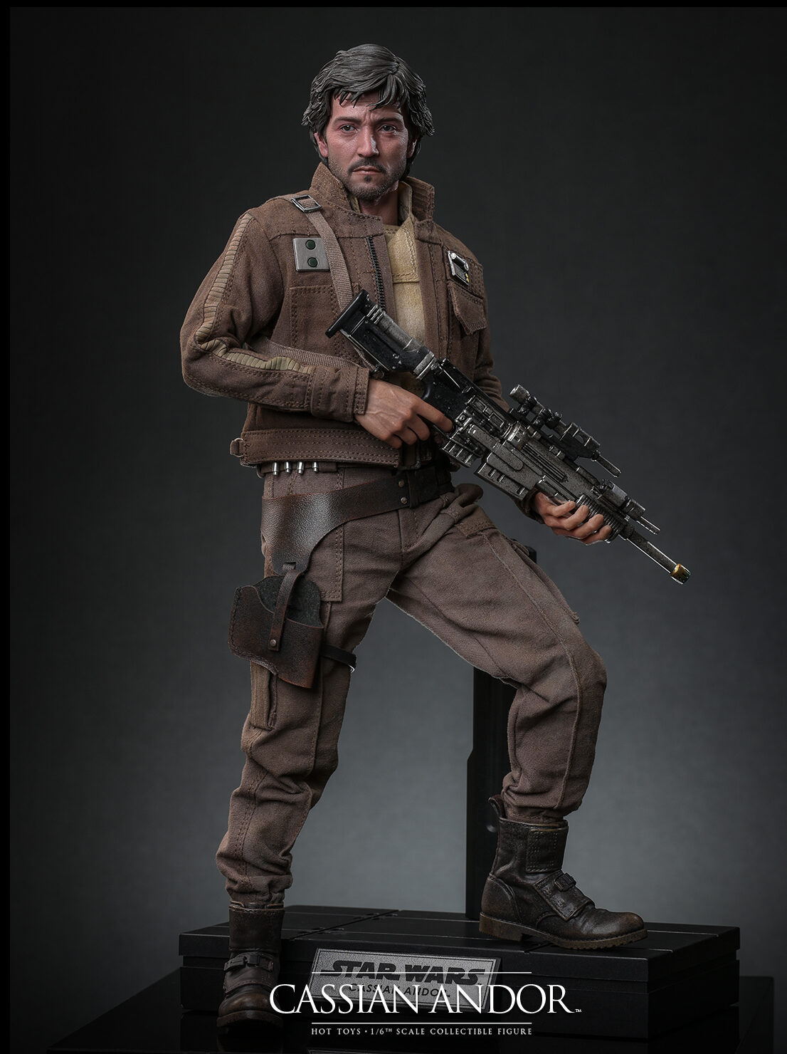 Hot Toys MMS802 Rogue One: A Star Wars Story™
Cassian Andor ™
1/6th scale Collectible Figure - Image 2