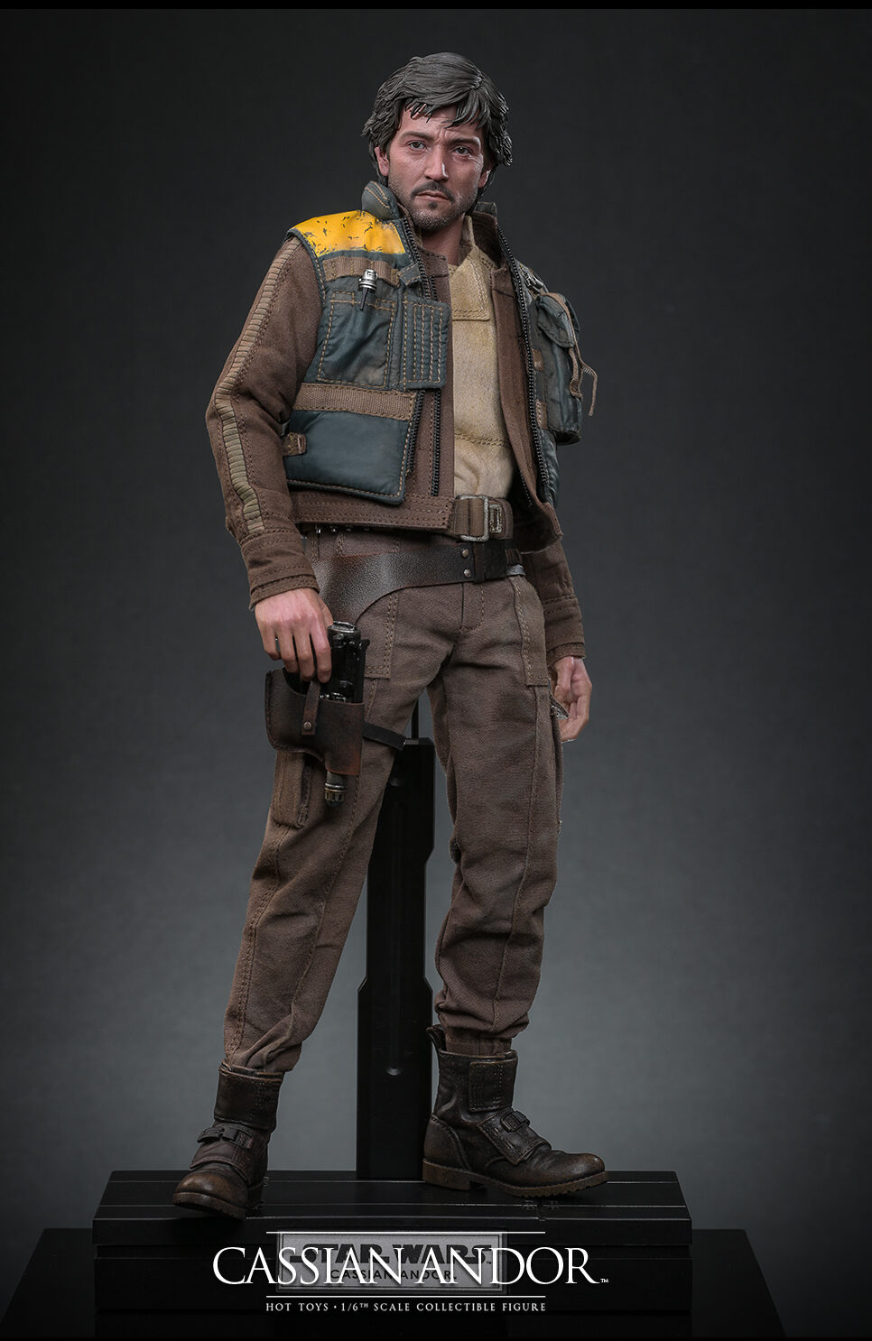 Hot Toys MMS802 Rogue One: A Star Wars Story™
Cassian Andor ™
1/6th scale Collectible Figure