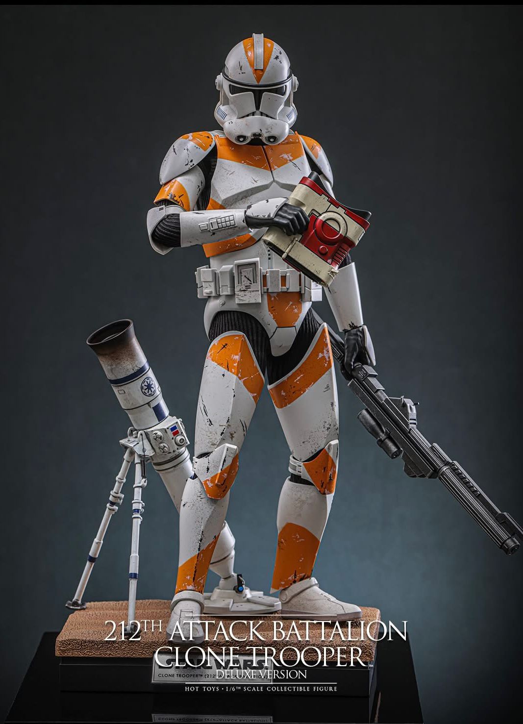 Hot Toys MMS852 Star Wars: Revenge of the Sith™
212th Attack Battalion Clone Trooper™ (Deluxe Version)
1/6th scale Collectible Figure