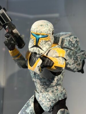 Hot Toys TMS155 Star Wars: The Clone Wars™
Clone Commando Gregor™
[Hot Toys Exclusive]
1/6th scale Collectible Figure