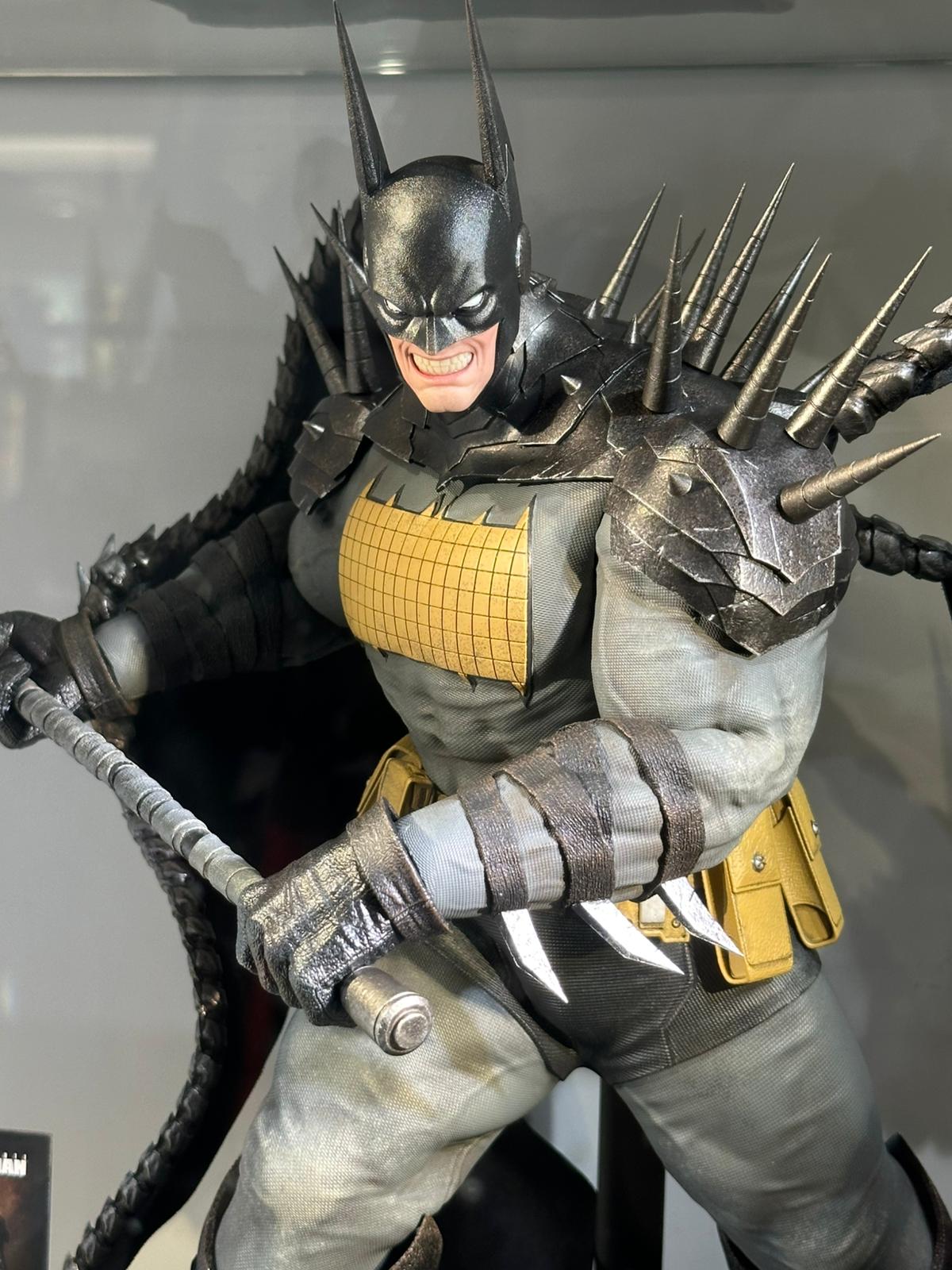 Hot Toys CMS030 Absolute Batman
Batman™
1/6th scale Collectible Figure