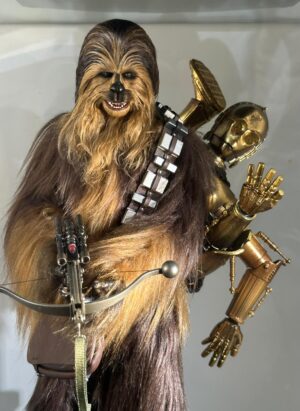 Hot Toys MMS766 Star Wars Episode V: The Empire Strikes Back™
Chewbacca™ with Disassembled C-3PO™
1/6th scale Collectible Figure