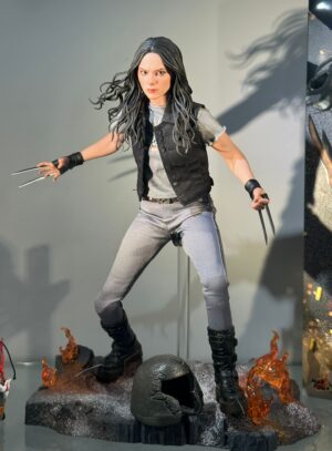 Hot Toys MMS781 Deadpool & Wolverine
X-23
1/6th Scale Collectible Figure