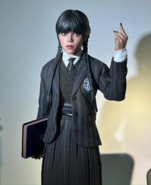 Hot Toys TMS135 Wednesday
Wednesday
1/6th scale Collectible Figure