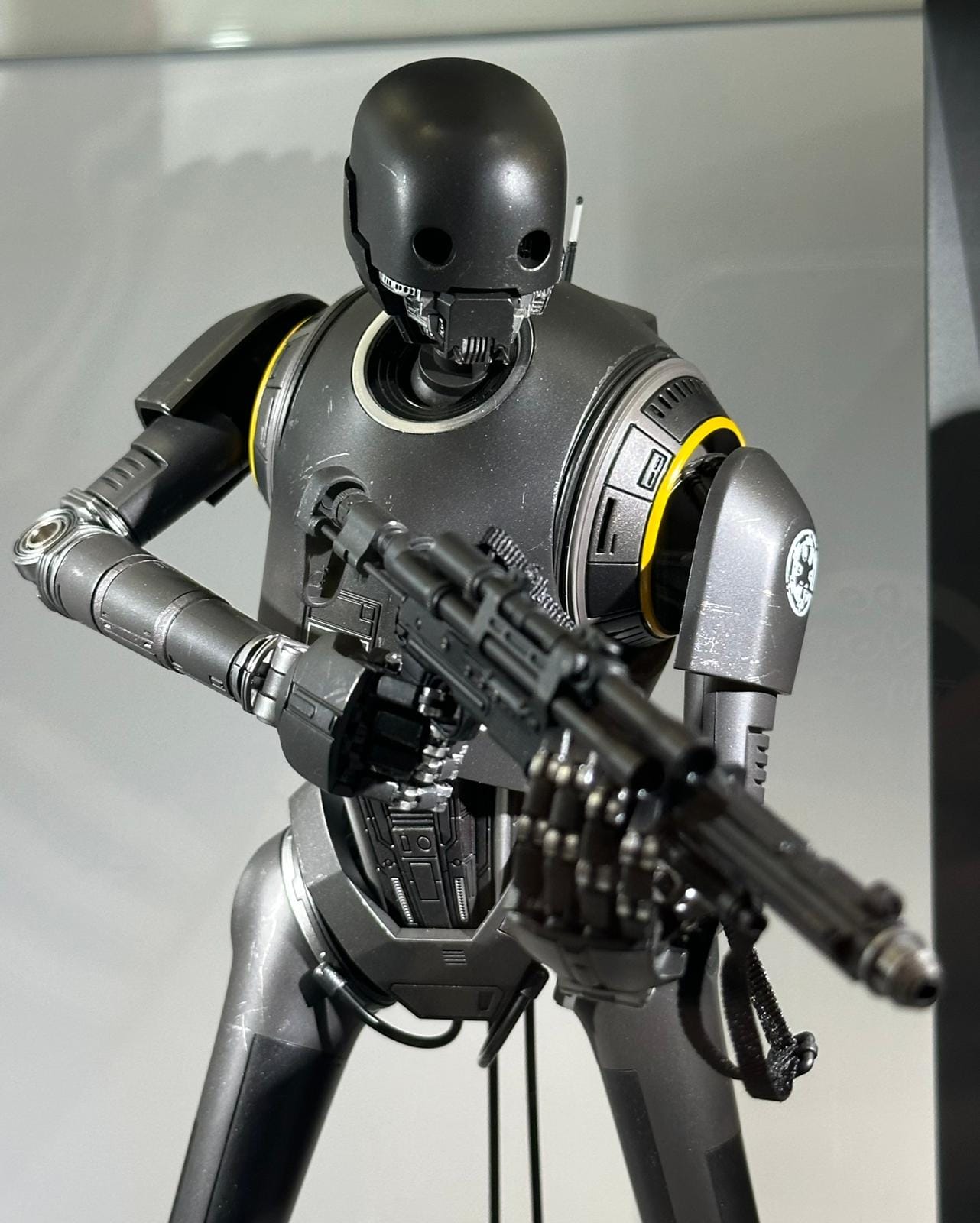 Hot Toys TMS156 Star Wars: Andor™
K-2SO
1/6th scale Collectible Figure - Image 2