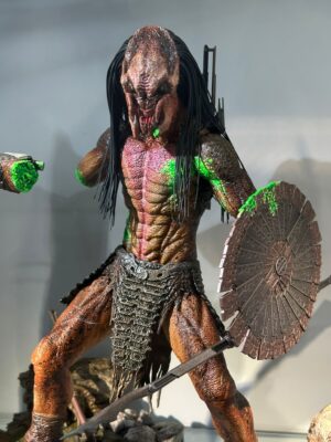 Hot Toys TMS173 Prey
Feral Predator (Battle Damaged Version)
1/6th scale Collectible Figure