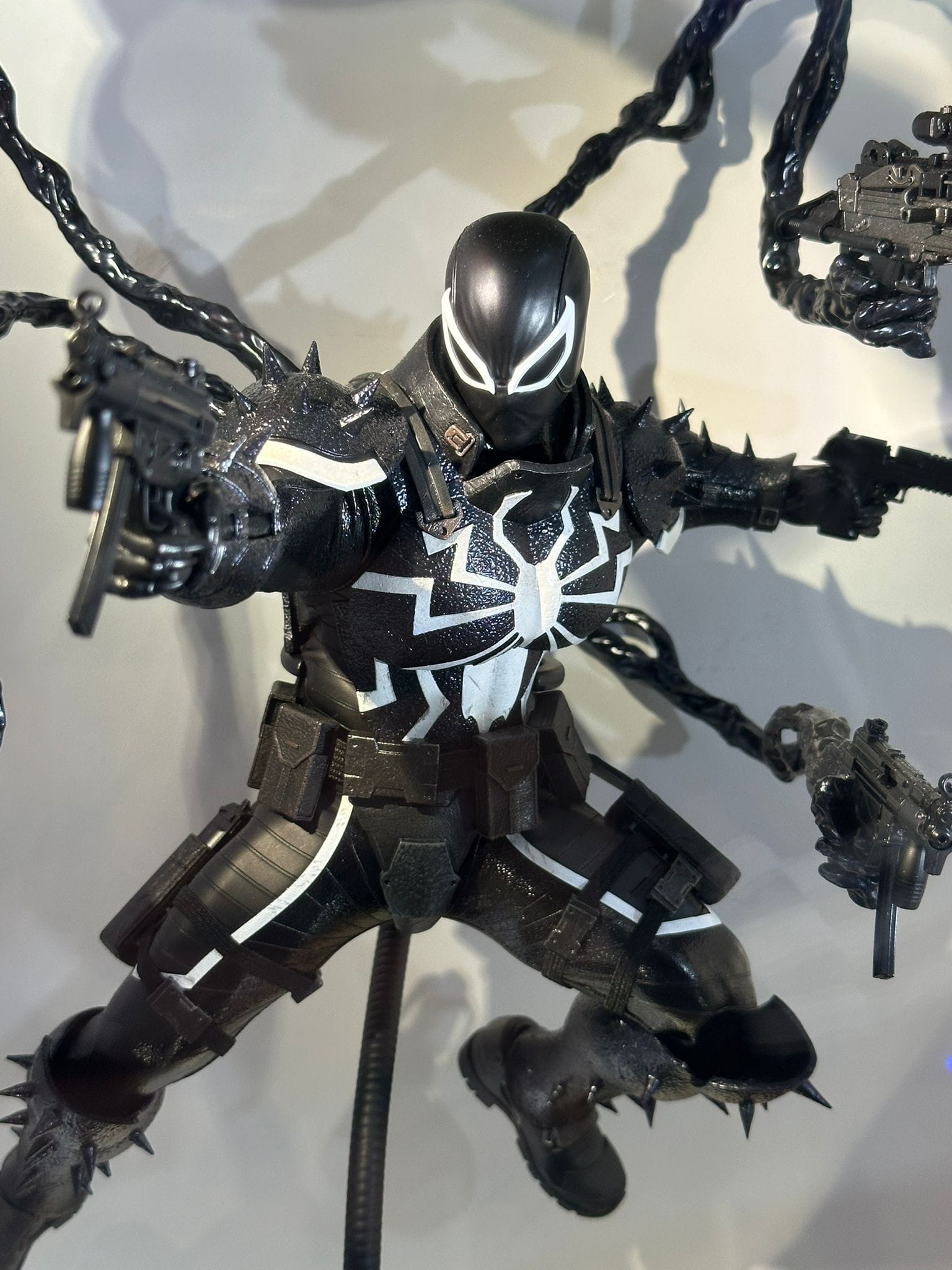 Hot Toys CMS025 Marvel Comics
Agent Venom
1/6th scale Collectible Figure - Image 2