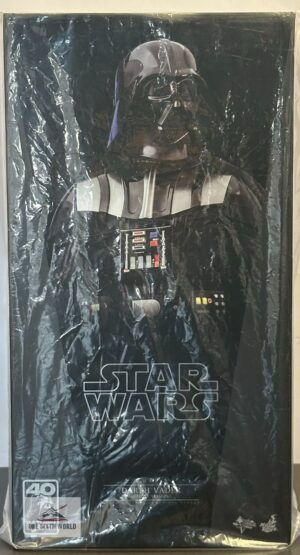 Hot Toys MMS700 Star Wars Episode VI: Return of the Jedi™
Darth Vader™
1/6th scale Collectible Figure (Deluxe Version)