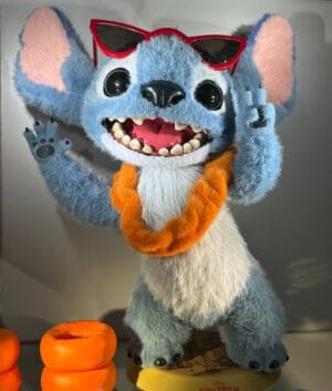 Hot Toys MMS815 Lilo & Stitch
Stitch
Collectible Figure