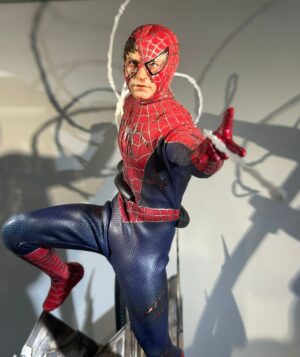Hot Toys MMS859 Spider-Man
Spider-Man (Battle Damaged Version)
1/6th scale Collectible Figure