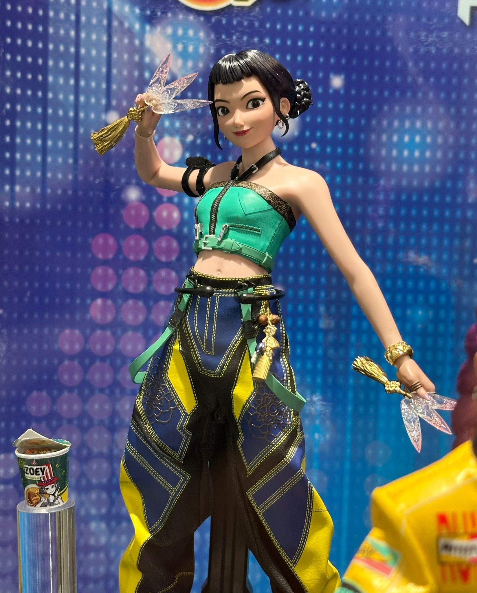 Hot Toys TMS178 KPop Demon Hunters
Zoey
1/6th scale Collectible Figure - Image 2