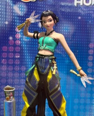 Hot Toys TMS178 KPop Demon Hunters
Zoey
1/6th scale Collectible Figure