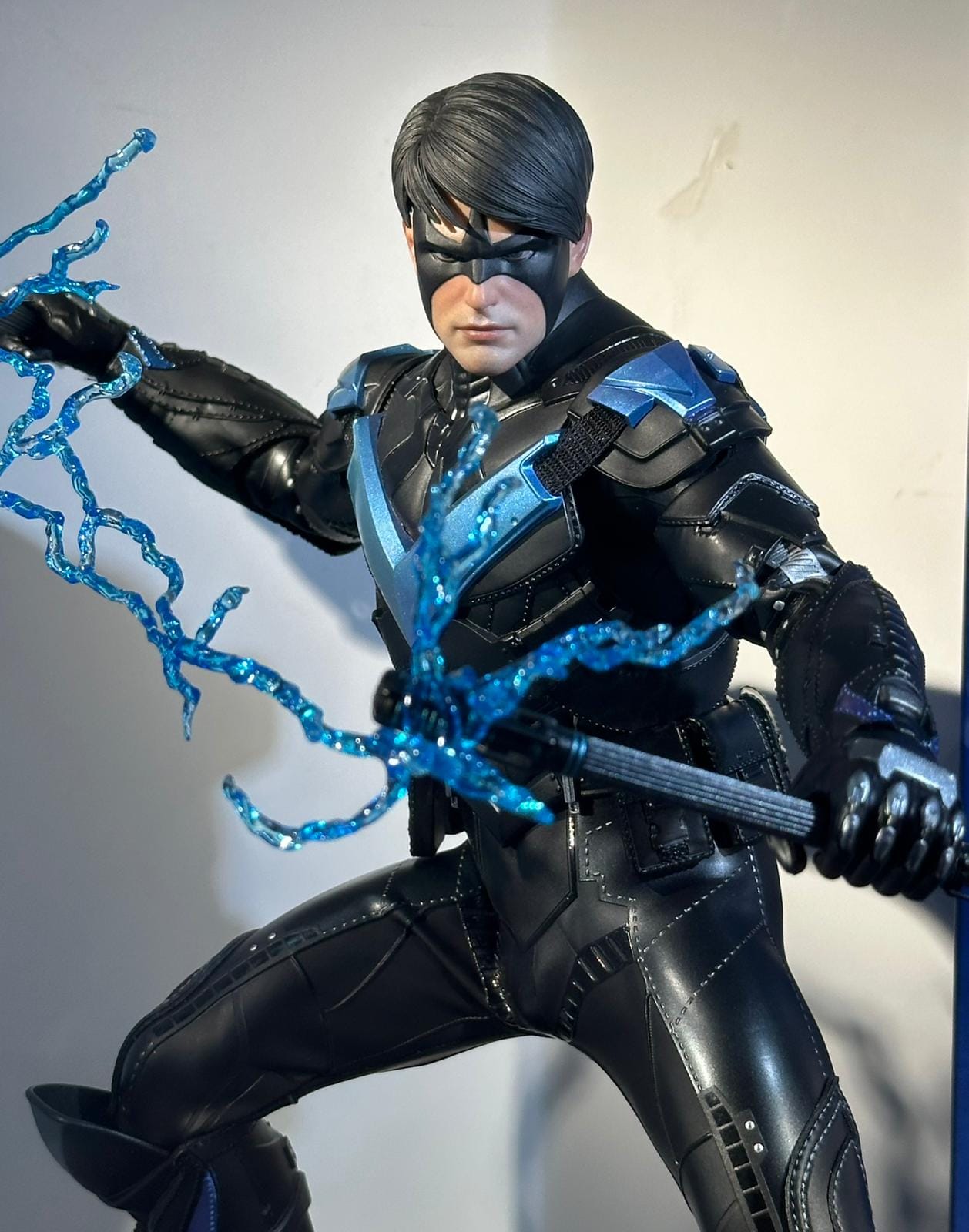 Hot Toys VGM78 Batman: Arkham Knight Nightwing 1/6th scale Collectible Figure - Image 3