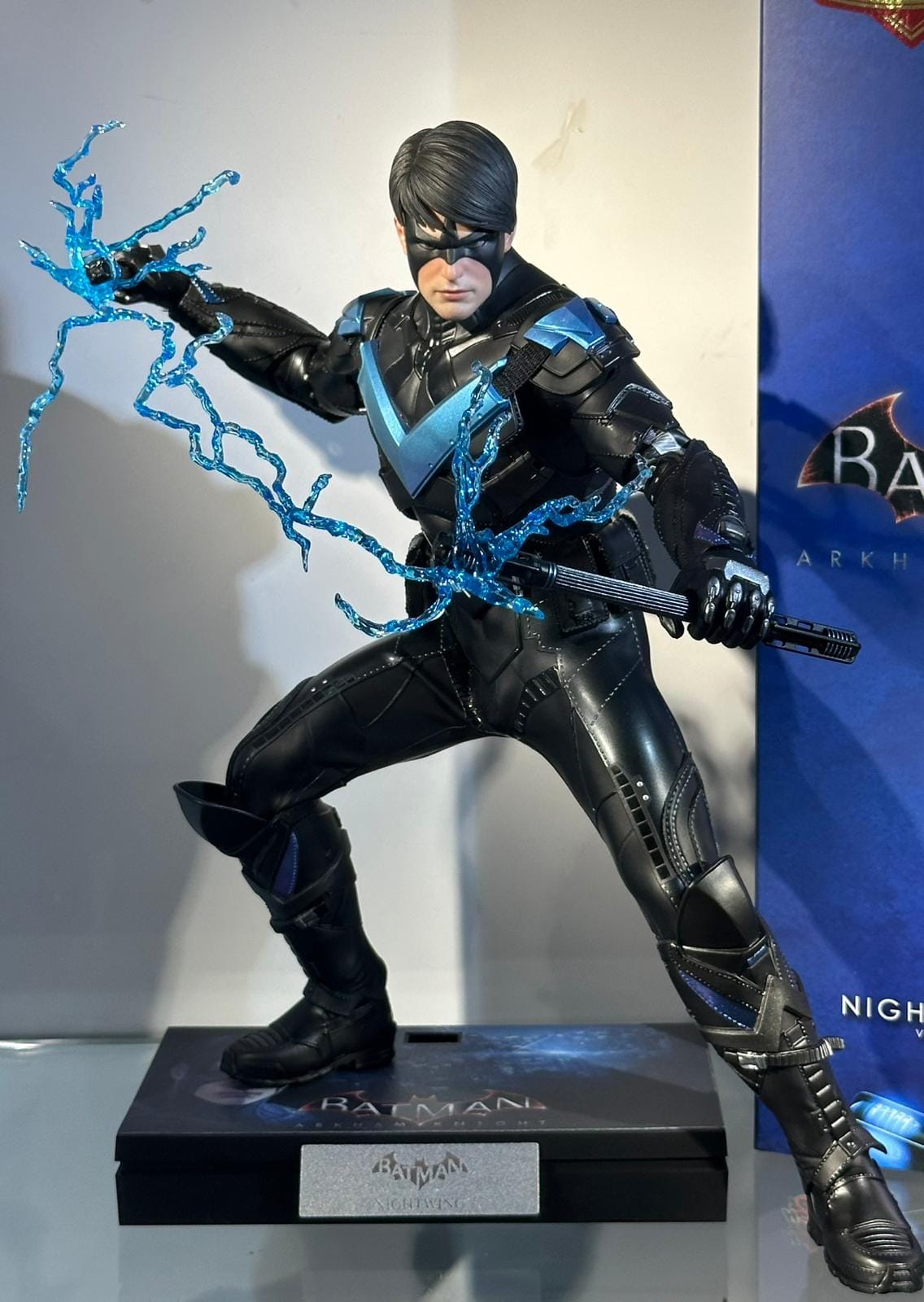 Hot Toys VGM78 Batman: Arkham Knight Nightwing 1/6th scale Collectible Figure - Image 5