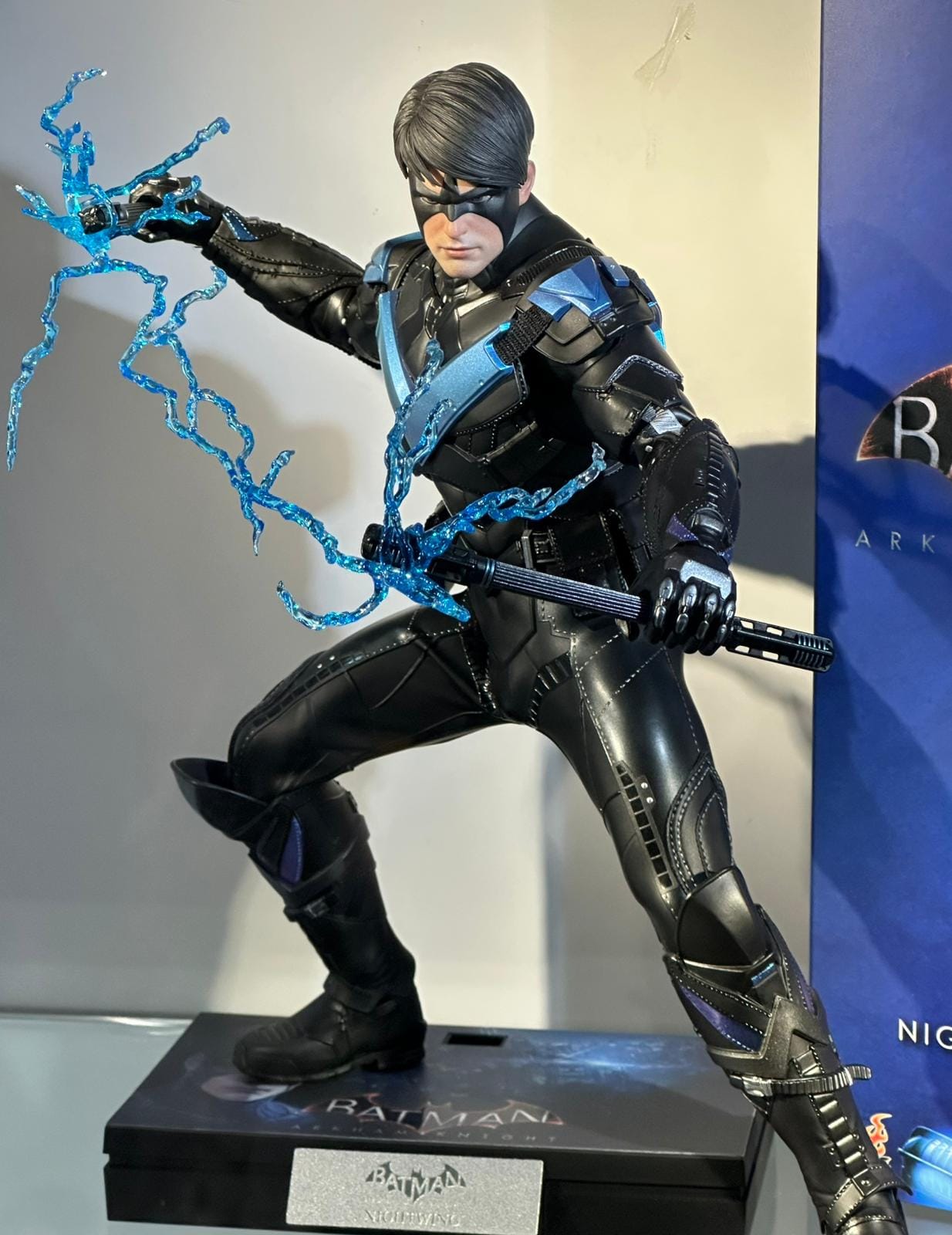 Hot Toys VGM78 Batman: Arkham Knight Nightwing 1/6th scale Collectible Figure - Image 4
