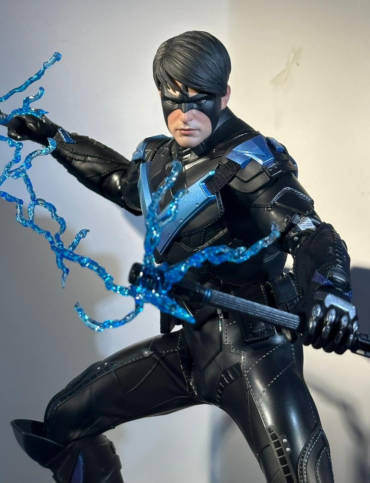 Hot Toys VGM78 Batman: Arkham Knight Nightwing 1/6th scale Collectible Figure - Image 2