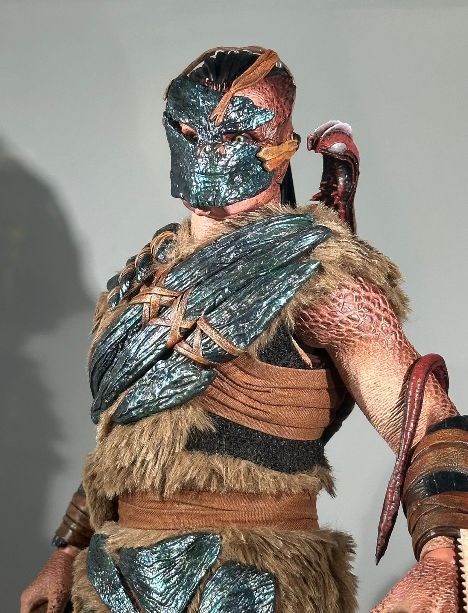 Hot Toys MMS873 Predator: Badlands
Dek (Bone Bison Armor) and Bud
1/6th scale Collectible Set - Image 4