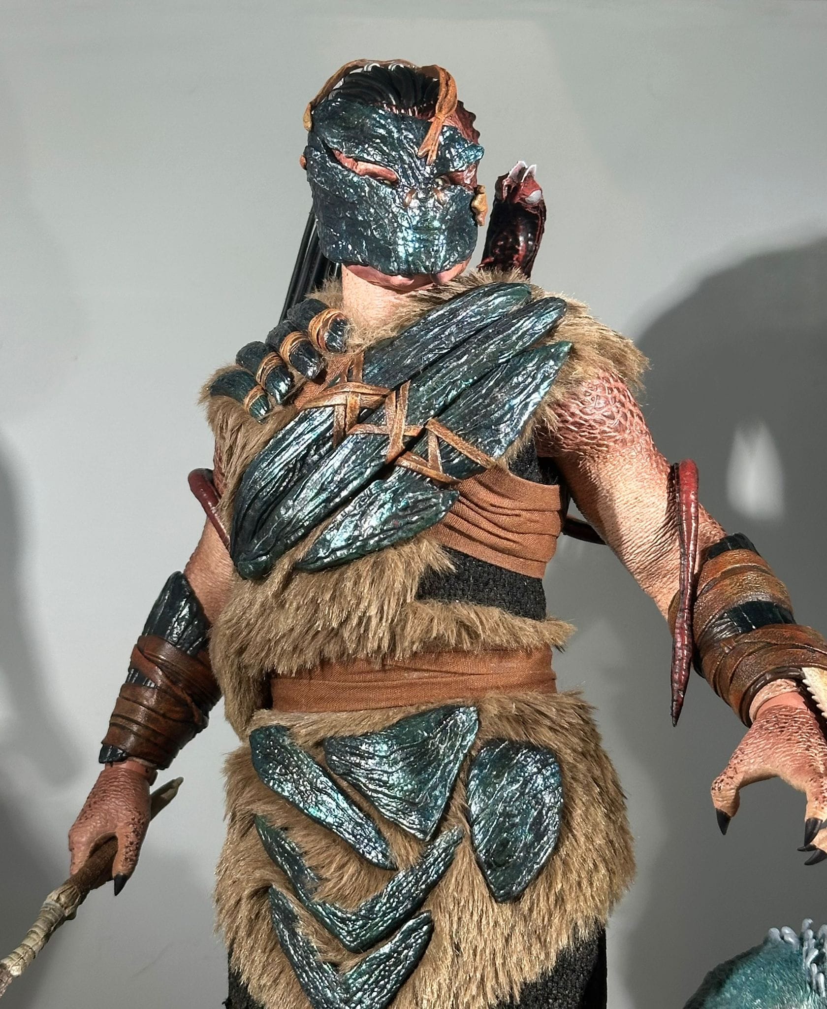 Hot Toys MMS873 Predator: Badlands
Dek (Bone Bison Armor) and Bud
1/6th scale Collectible Set - Image 3