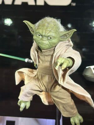 Hot Toys MMS878 Star Wars: Revenge of the Sith™
Yoda™
1/6th scale Collectible Figure