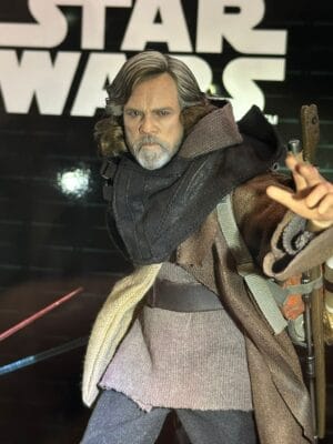 Hot Toys MMS879AE Star Wars: The Last Jedi™
Luke Skywalker™ (Artisan Edition)
[Hot Toys Exclusive]
1/6th scale Collectible Figure