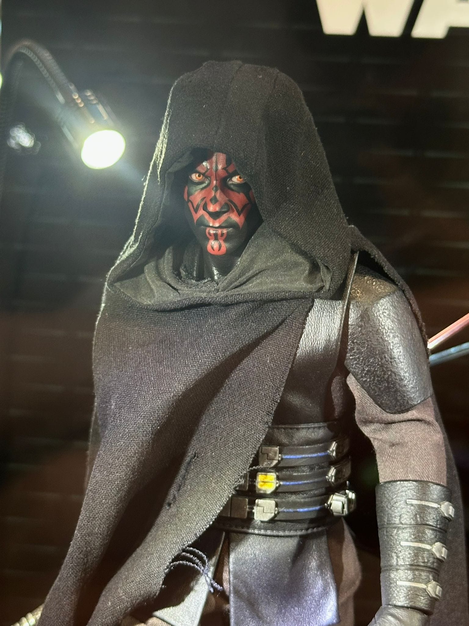 Hot Toys TMS187 Star Wars: Maul – Shadow Lord™
Maul™
1/6th scale Collectible Figure - Image 2