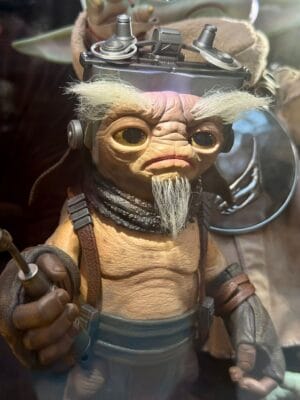 Hot Toys LMS018 Star Wars: The Mandalorian & Grogu™
Keeto (Anzellan Droidsmith™)
Life-Size Collectible Figure