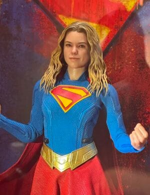 Hot Toys MMS869 Supergirl™
Supergirl™ & Krypto™
1/6th scale Collectible Set