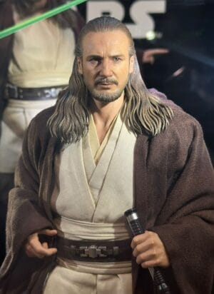Hot Toys MMS880 Star Wars: The Phantom Menace™
Qui-Gon Jinn™
1/6th scale Collectible Figure