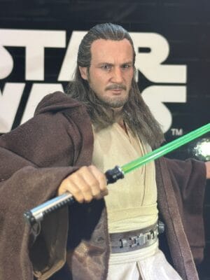 Hot Toys MMS881AE Star Wars: The Phantom Menace™
Qui-Gon Jinn™ (Artisan Edition)
[Hot Toys Exclusive]
1/6th scale Collectible Figure