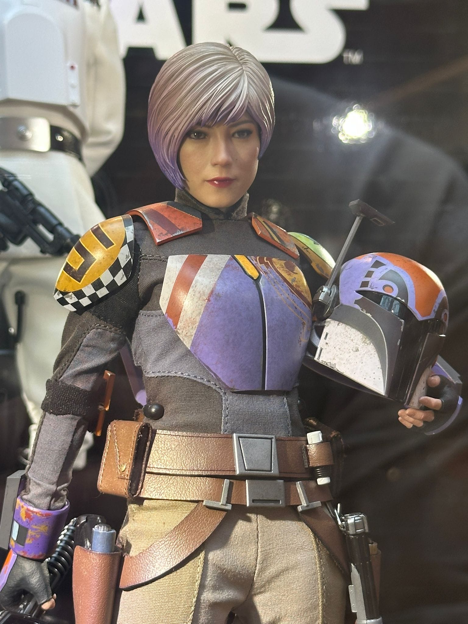 Hot Toys TMS171 Star Wars: Rebels™
Sabine Wren™
1/6th scale Collectible Figure