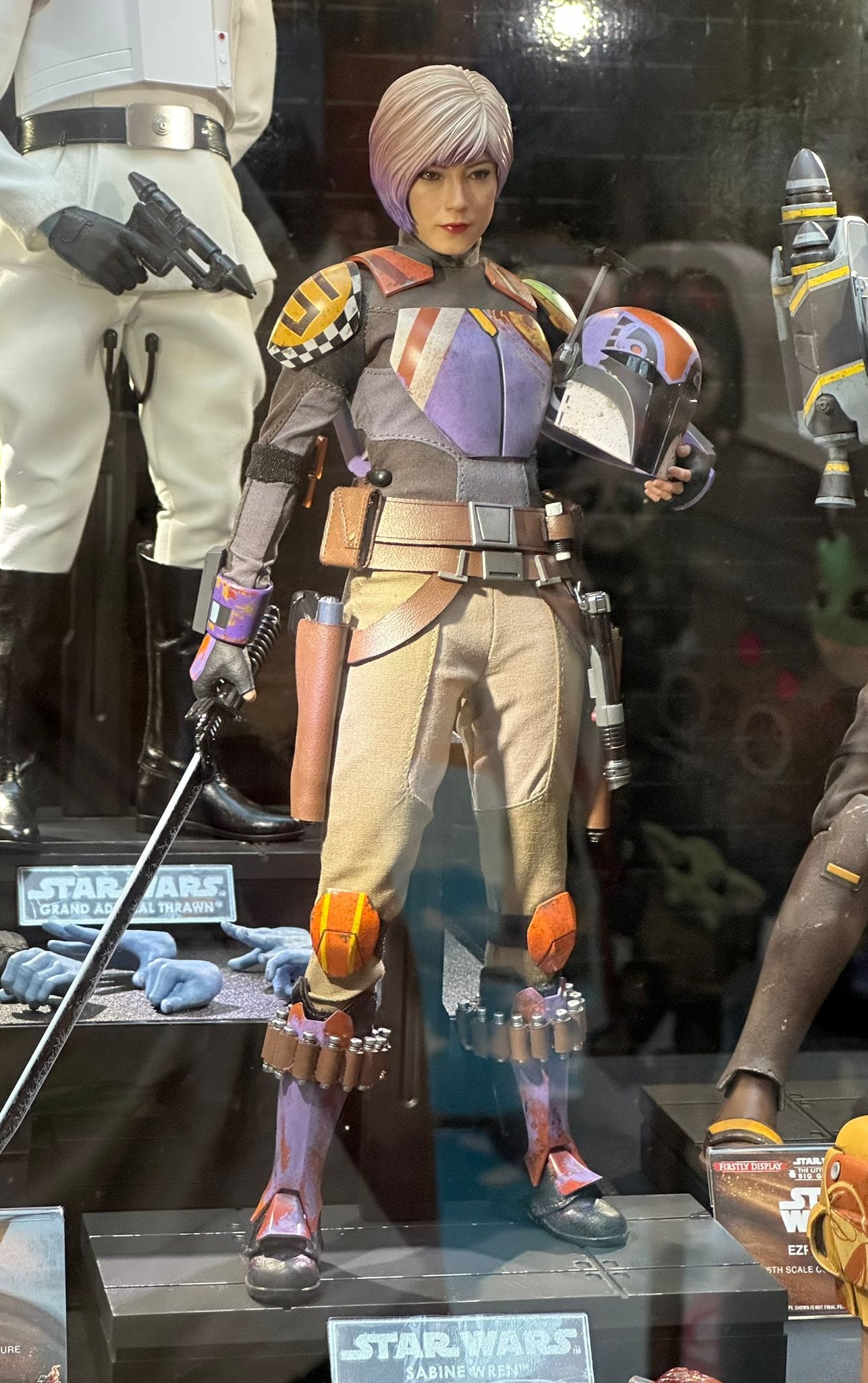Hot Toys TMS171 Star Wars: Rebels™
Sabine Wren™
1/6th scale Collectible Figure - Image 2