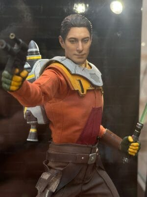 Hot Toys TMS172 Star Wars: Rebels™
Ezra Bridger™
1/6th scale Collectible Figure