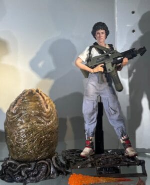 Hot Toys MMS895 Aliens
Ellen Ripley (Deluxe Version)
1/6th scale Collectible Figure