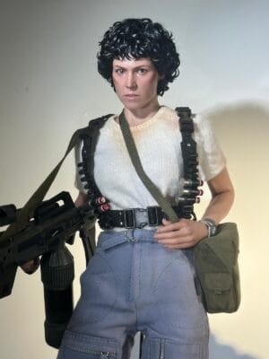 Hot Toys MMS896AE Aliens
Ellen Ripley (Artisan Edition Deluxe Version)
[Hot Toys Exclusive]
1/6th scale Collectible Figure