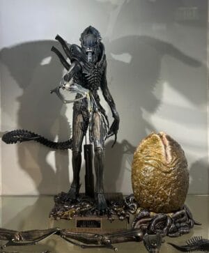 Hot Toys MMS899 Aliens
Alien Warrior (Deluxe Version)
1/6th scale Collectible Figure