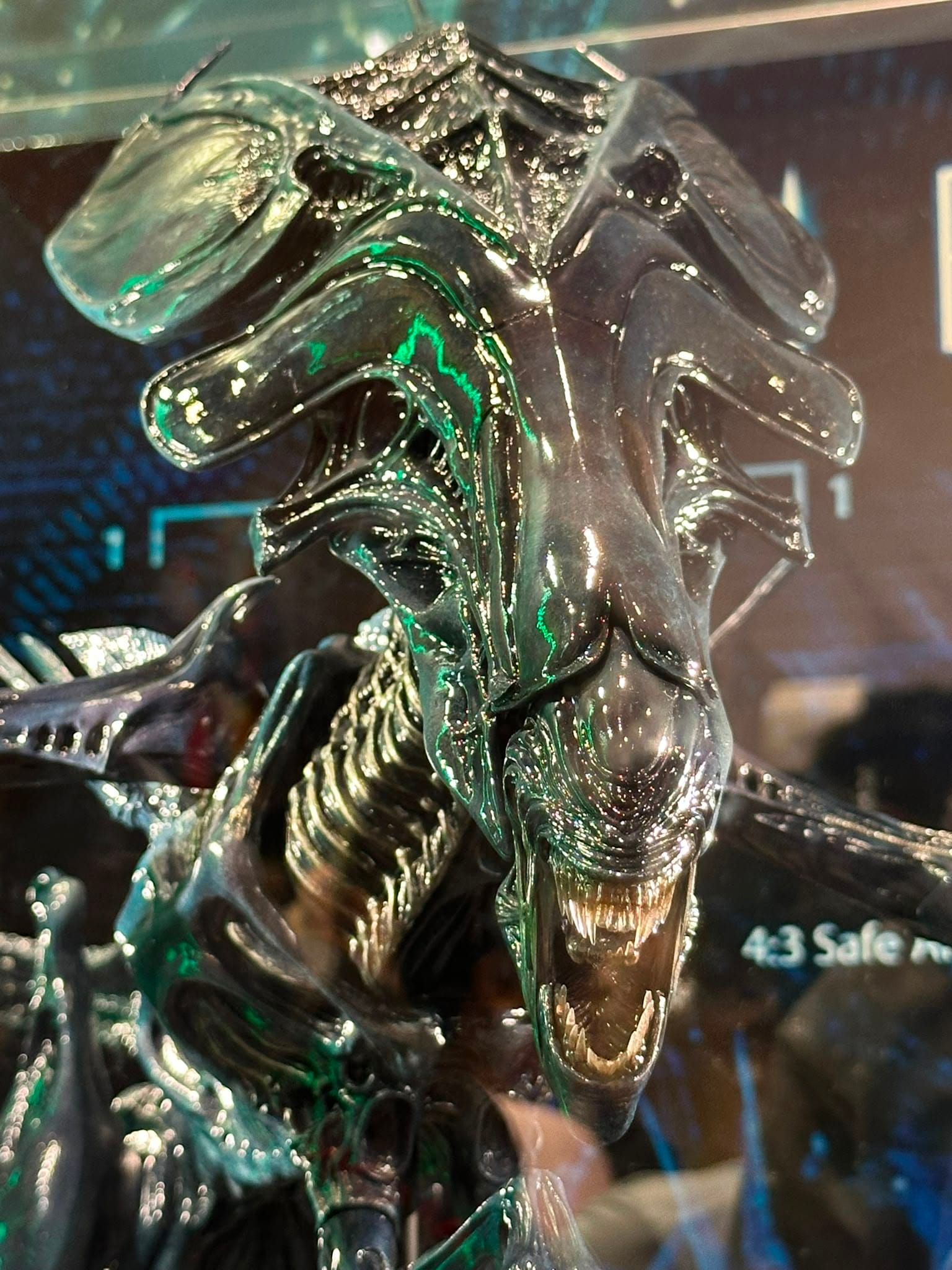 Hot Toys MMS903 Aliens
Alien Queen
1/6th scale Collectible Figure