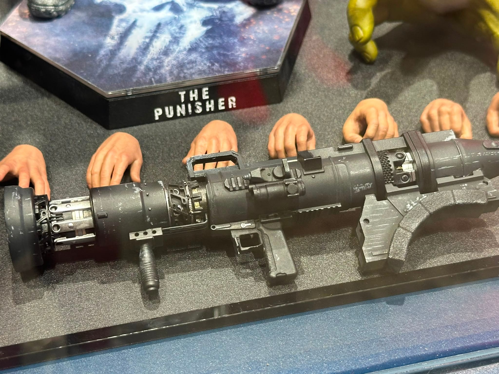 Hot Toys MMS904 The Punisher
Punisher
1/6th scale Collectible Figure - Image 2
