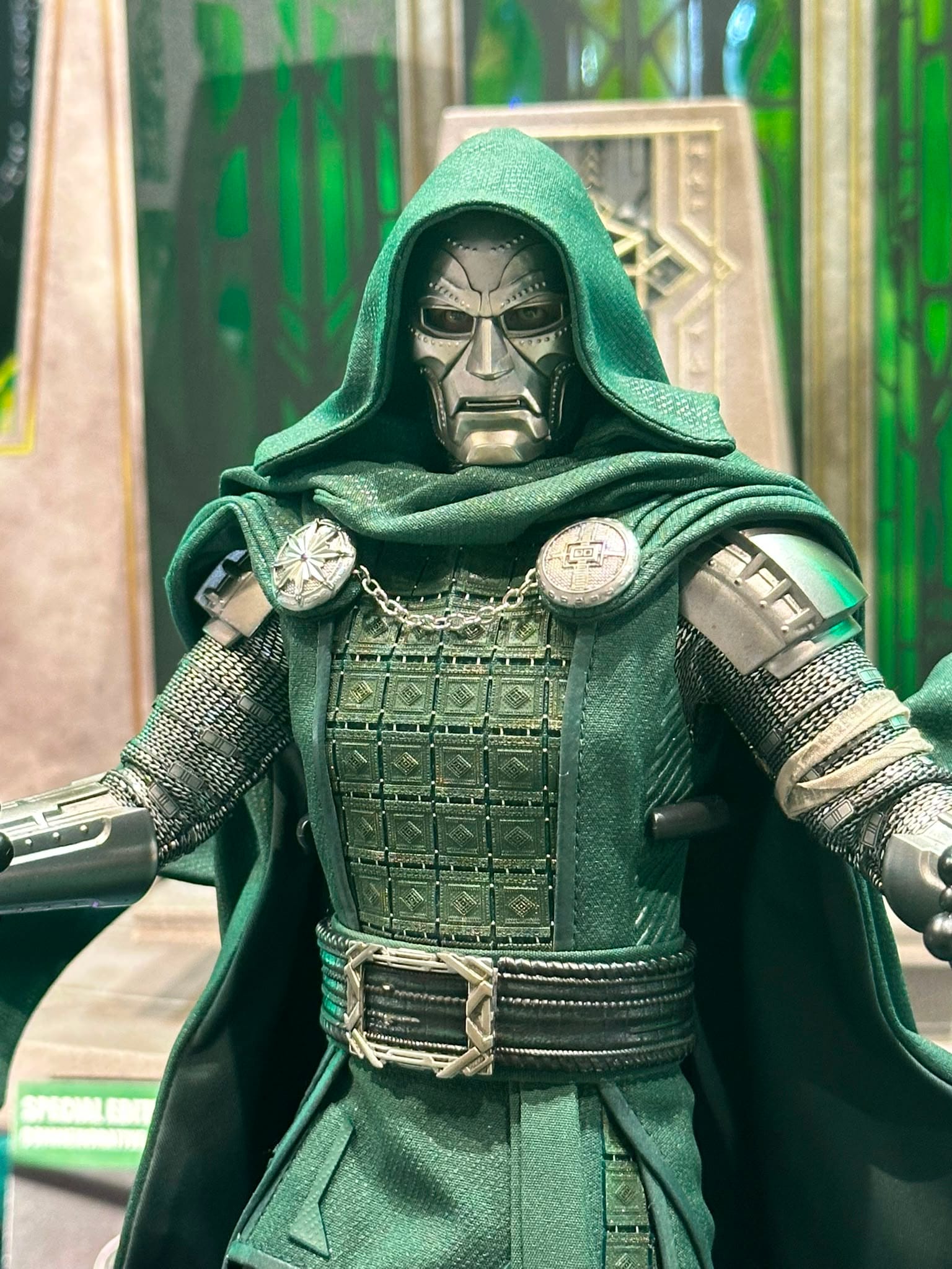 Hot Toys MMS906 Avengers: Doomsday
Doctor Doom (Early Access Version) 1/6th scale Collectible Figure - Image 2