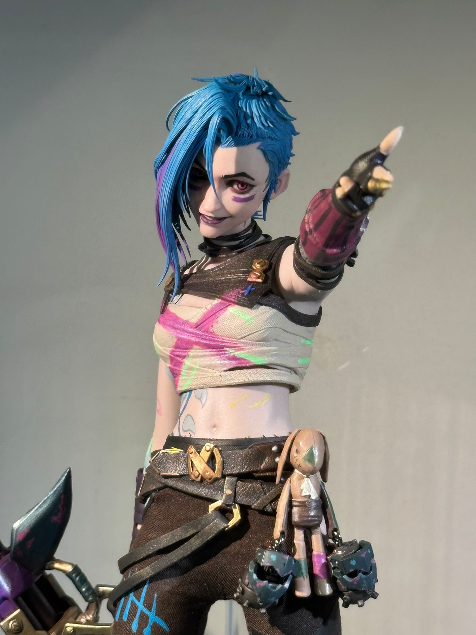 Hot Toys TMS183 Arcane
Fractured Jinx
1/6th scale Collectible Figure