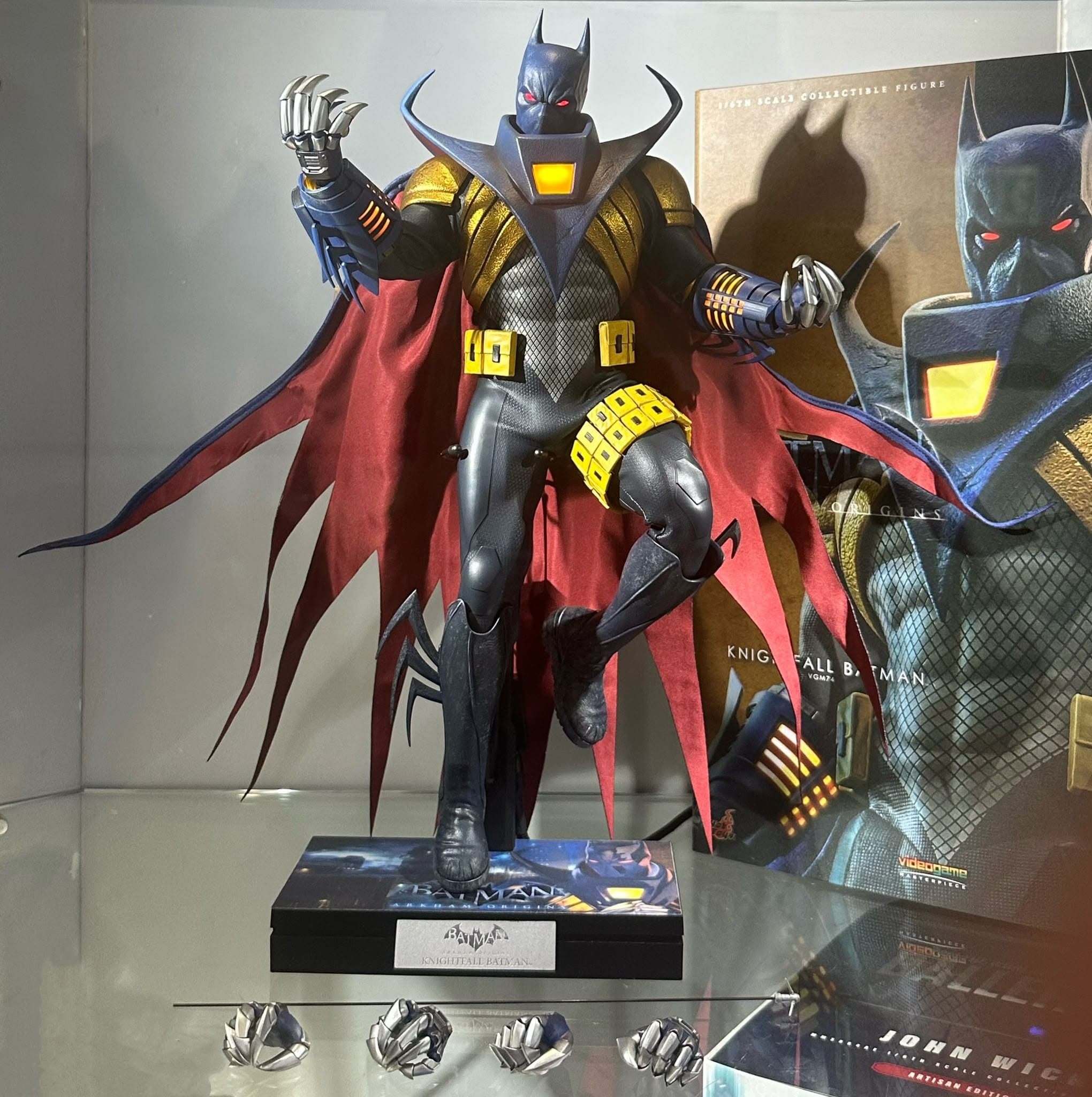 Hot Toys VGM74 Batman: Arkham Origins
Knightfall Batman™
1/6th scale Collectible Figure - Image 2