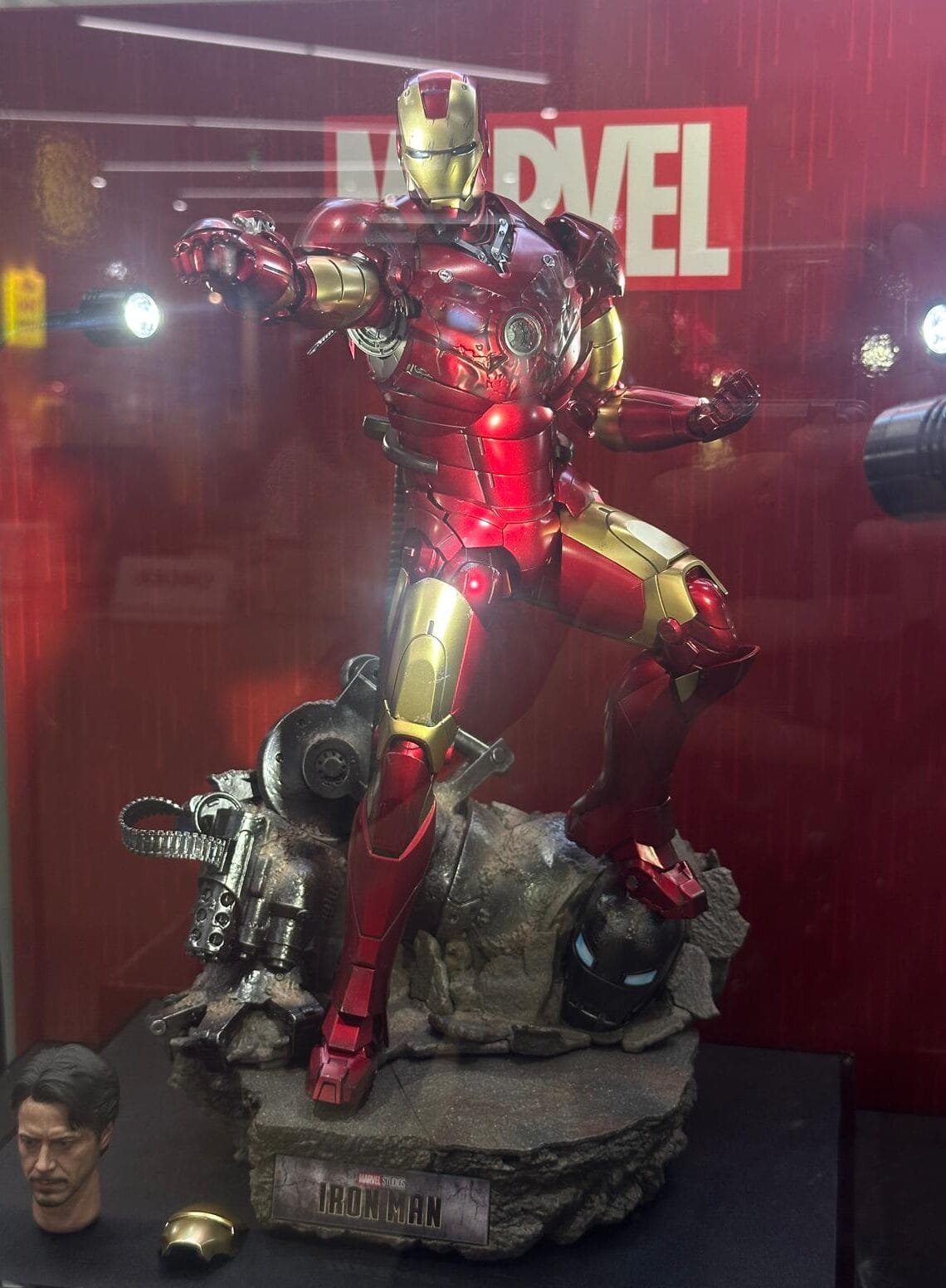 Hot Toys MMS664D48 Iron Man
Iron Man Mark III (2.0)
1/6th scale Collectible Figure Diecast - Image 2