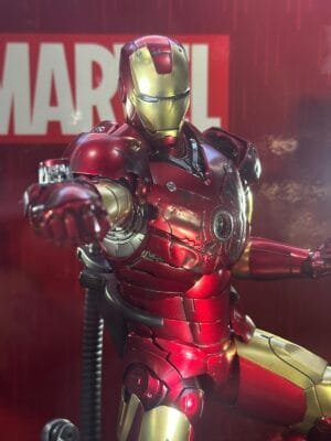 Hot Toys MMS664D48 Iron Man
Iron Man Mark III (2.0)
1/6th scale Collectible Figure Diecast