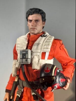 Hot Toys MMS806 Star Wars: The Force Awakens™
Poe Dameron™
1/6th scale Collectible Figure