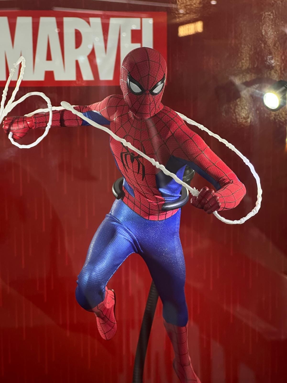 Hot Toys MMS892 Spider-Man: Brand New Day
Spider-Man
1/6th scale Collectible Figure - Image 2