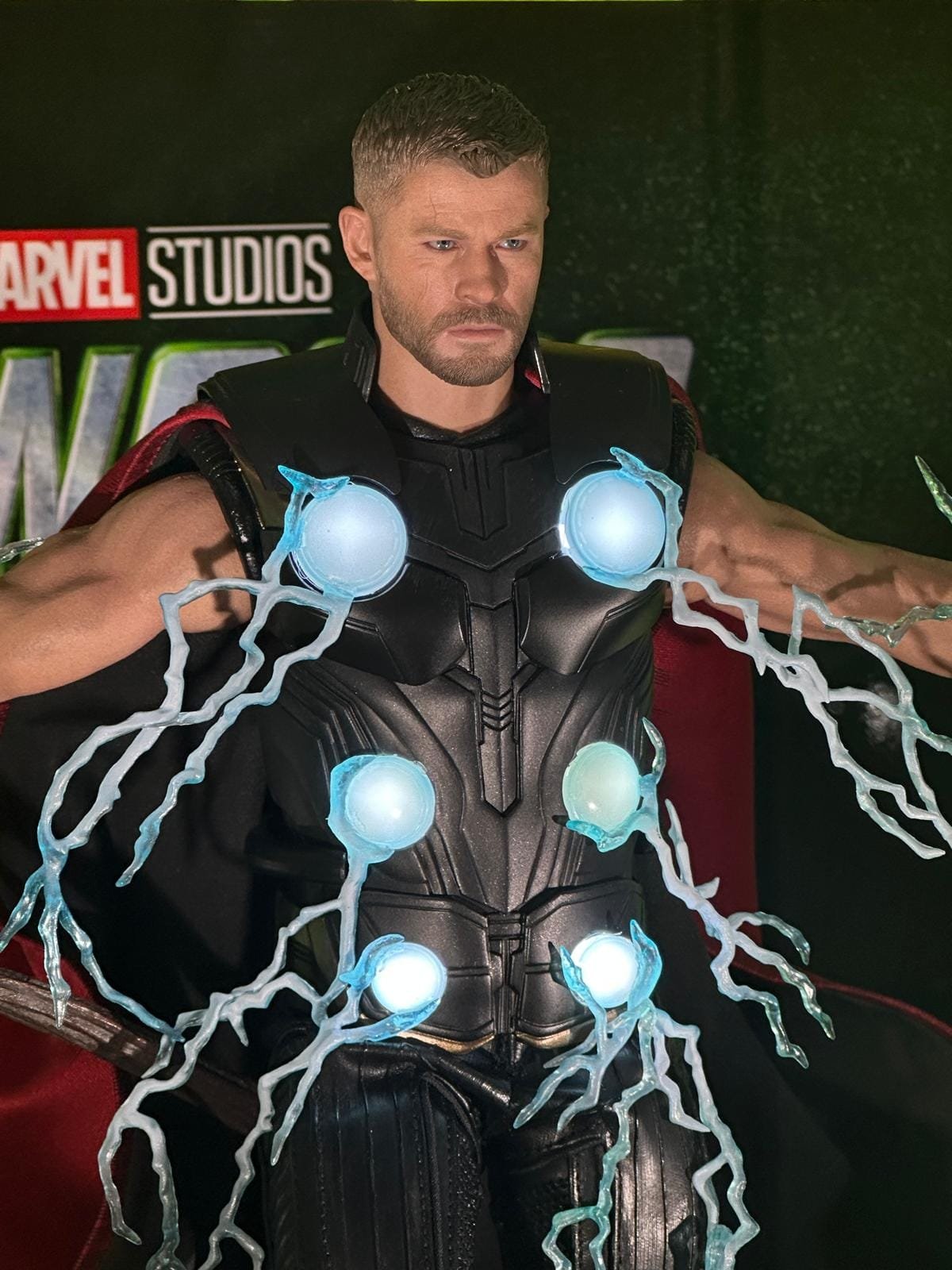 Hot Toys MMS918 Avengers: Doomsday
Thor
1/6th scale Collectible Figure - Image 2