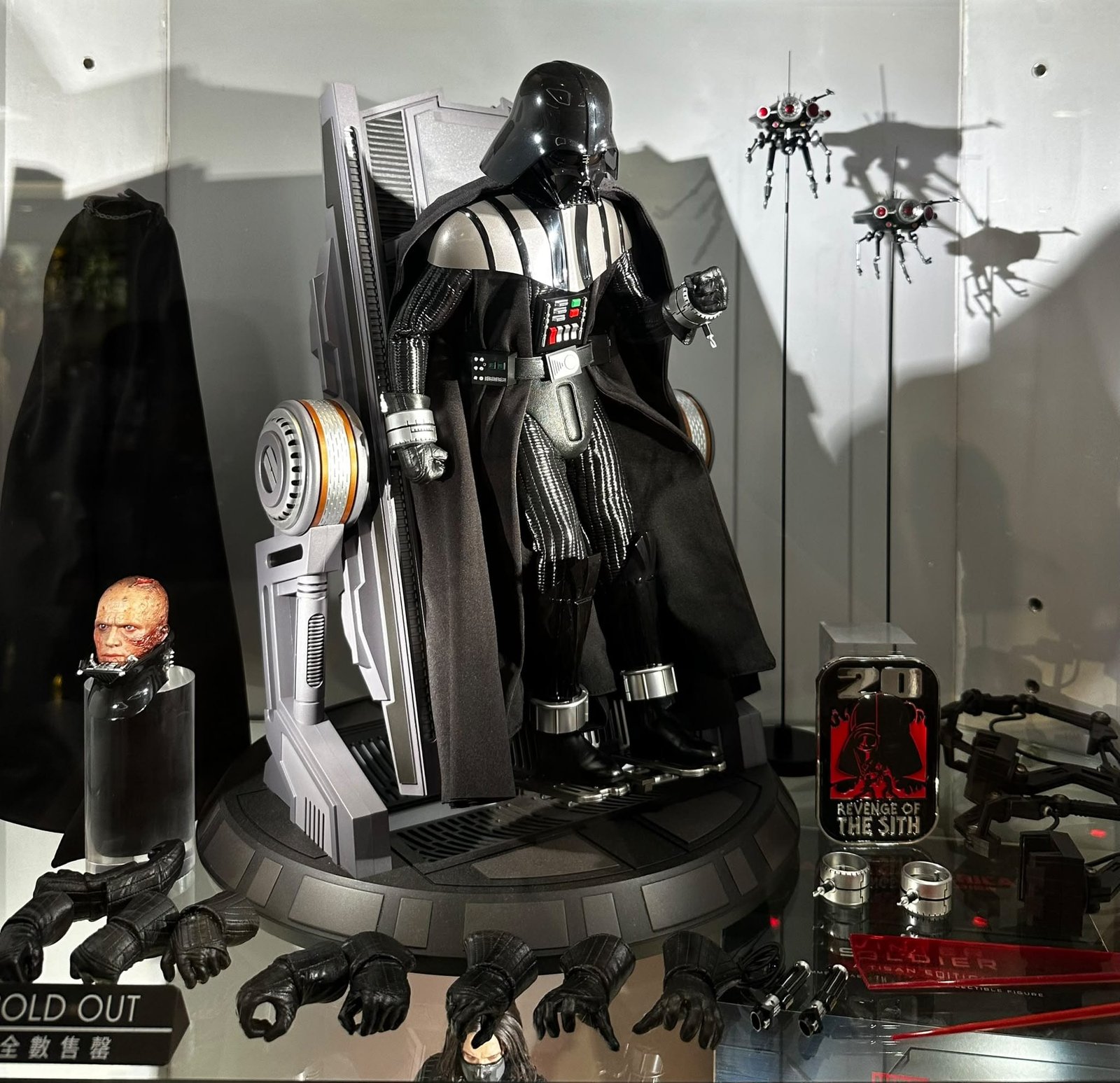 Hot Toys MMS811B Star Wars: Revenge of the Sith™
Darth Vader™ (Deluxe Version) Special Edition
1/6th scale Collectible Figure - Image 6